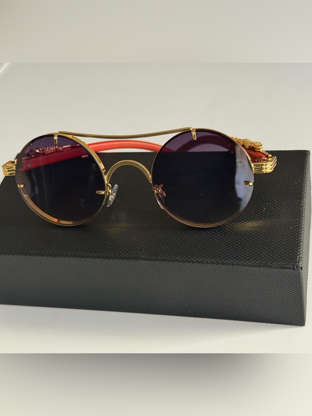 Gold Frame Round Sunglasses New w/o tag